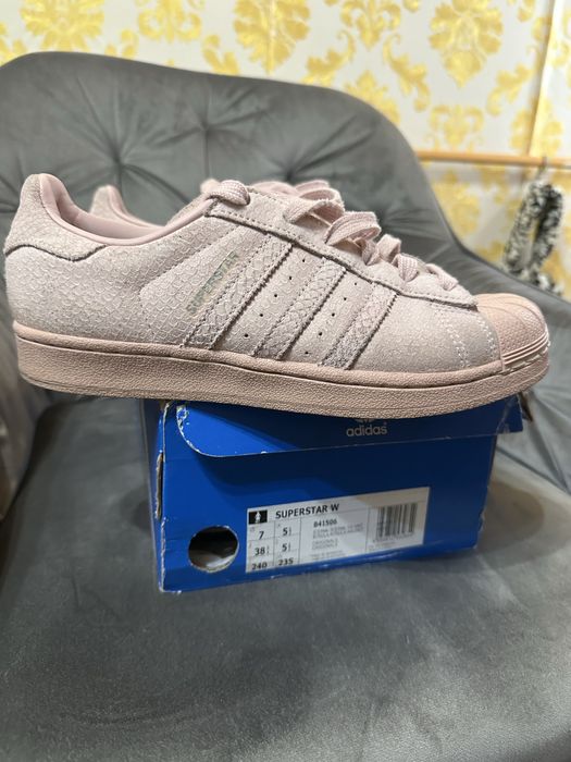 Adidasi Adidas.