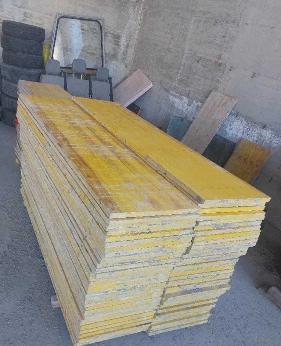 Sistem complet de cofraj: 250 panouri Doka + 200 popi metalici 3,6 m