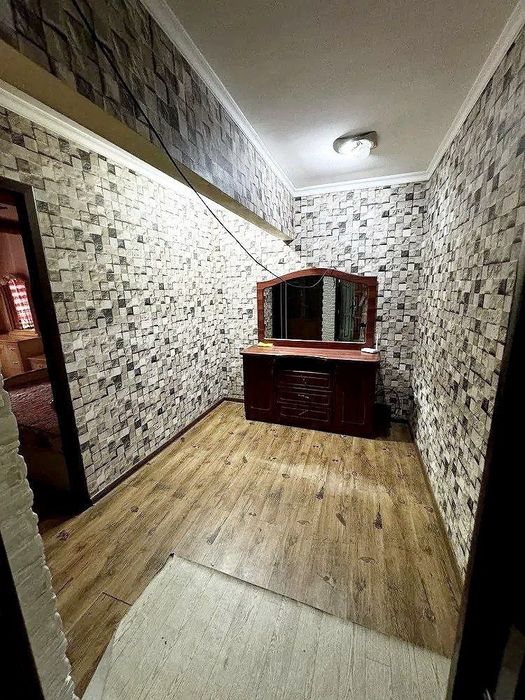 Срочно продается 2 ком.. квартира Согдияна.