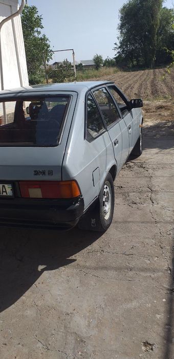 Maskvich 2141 sotiladi benzinda yurishi yumshoq motor qilingan