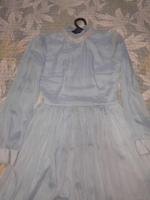 Көйлек түсі -көк