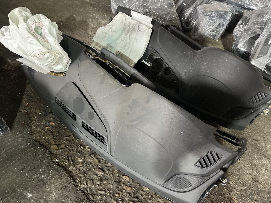 Plansa bord avariata / defecta / sparta Audi A4 B9 A5 8W