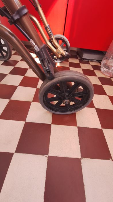 Rolator din aluminiu 5kg pentru persoane în varsta rezista 120kg