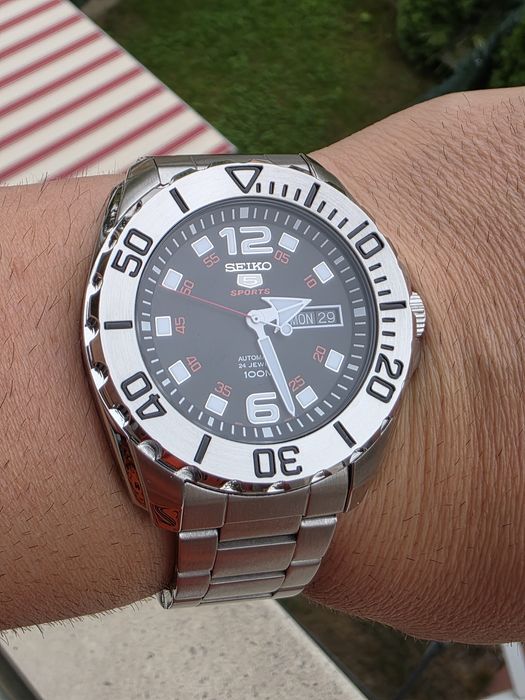 Seiko 5 SRPB33 Baby monster