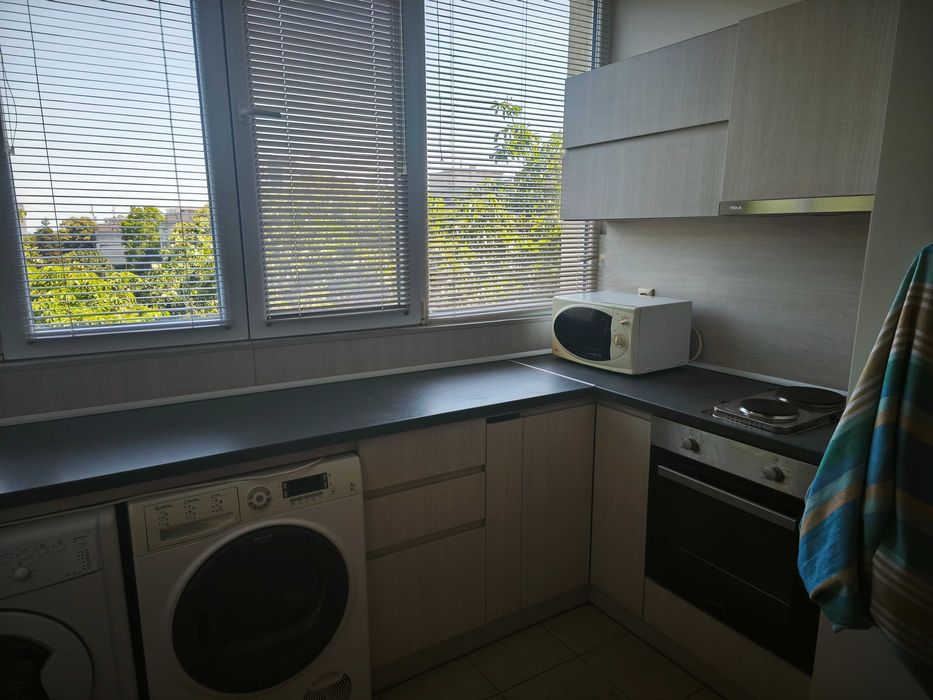 Тристаенапартамент в чайка под наем