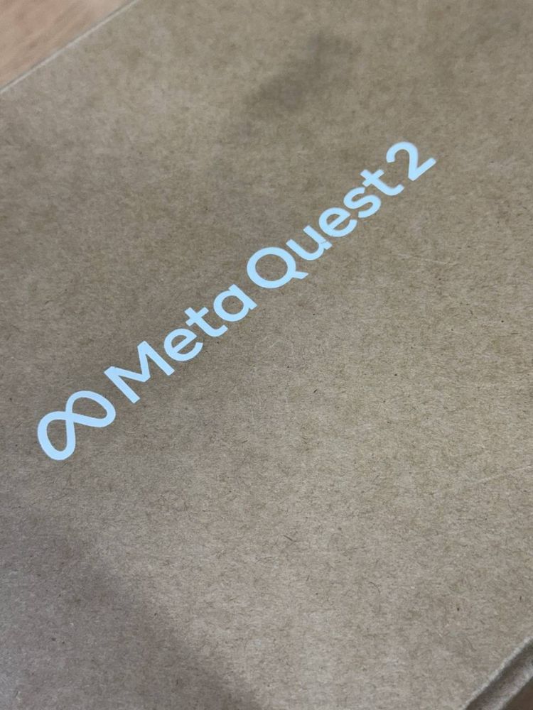 Meta Qwest 2. Комплектация: Полная