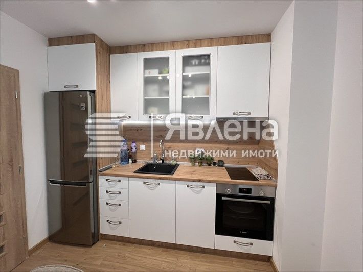 Чисто нов с гараж и/или ПМ до метро станция