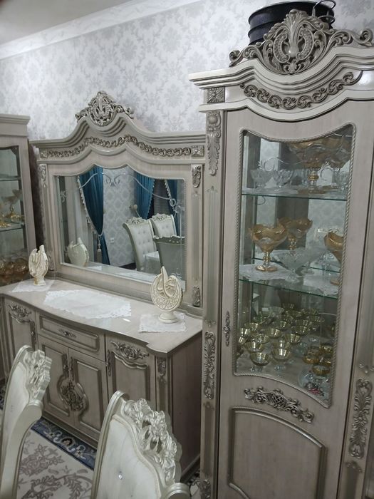 Два пенала шкафа и комод