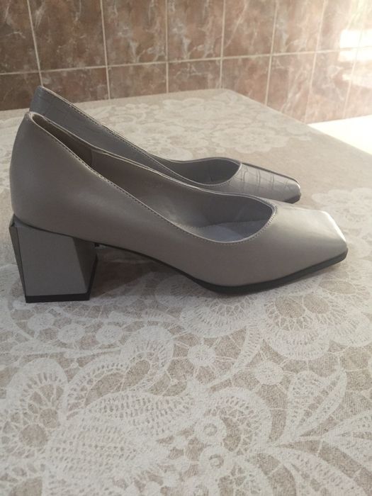 Продается новые туфли фирма sister star 37 размер