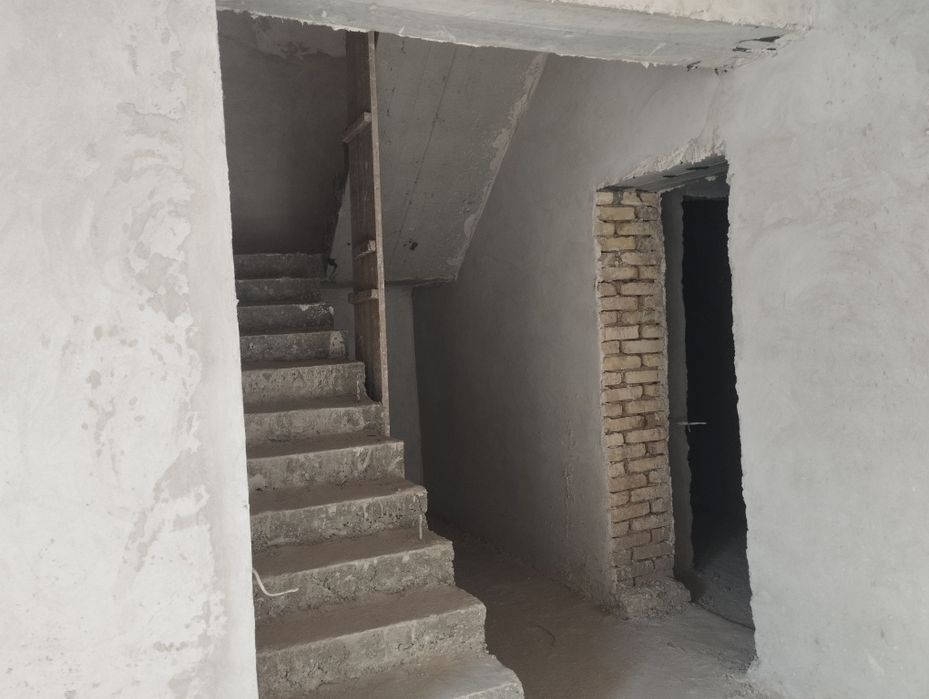 Хива шахарда коттедж 2 этаж лакка бахода 35000 $ ковровой ортида 125 м