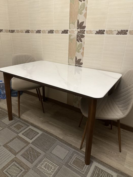 Стол кухонный  шикарный