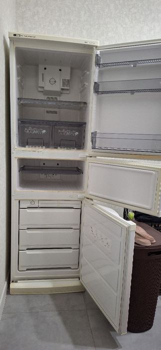 Продаётся холодильник Goldstar