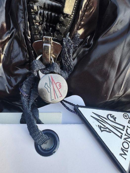 Vând geaca m.o.n.c.l.e.r Originala , NFC , Urgent , Cadoul Perfect