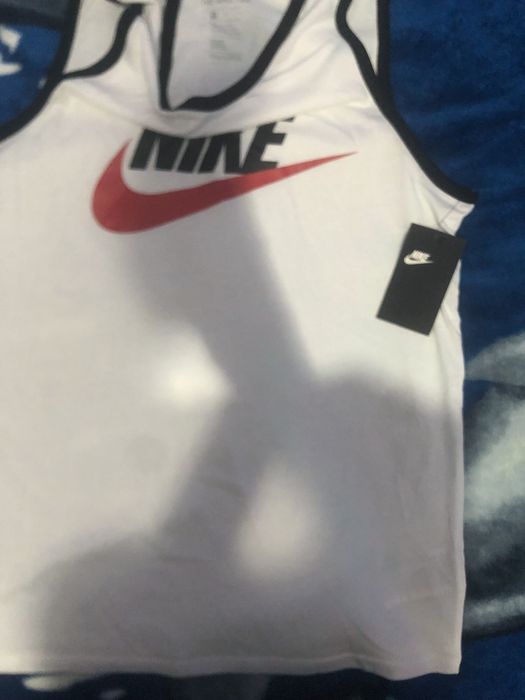 Maiou Nike nou alb!