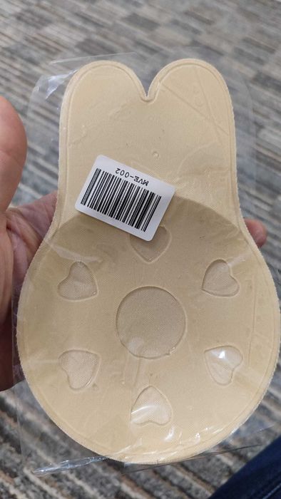 Sutien push-up sub forma de cupe adezive