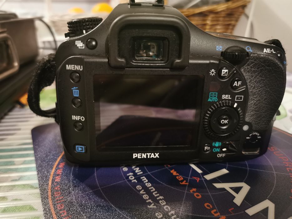 фотоапарат Pentax K20D с два обектива и подарък: чантичка