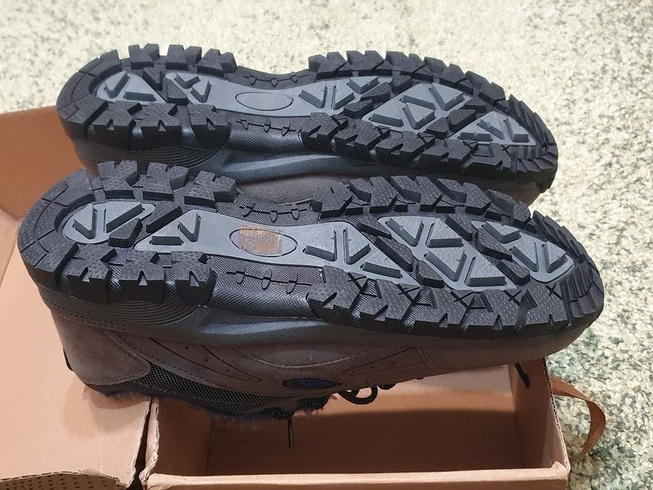 Pantofi noi 41-42