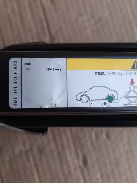 Cric AUDI Q8, Q7, VW Touareg, PORSCHE Cayenne