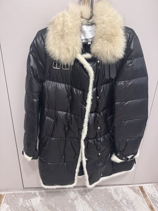 Продам куртку. Maxmara размер XL.