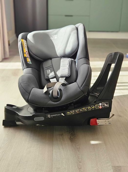Britax Romer Swingfix M i-Size столче за кола