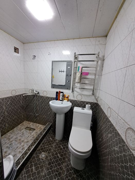 Srochna Sagdianada 2 xonalik 1-etaj uy sotiladi.