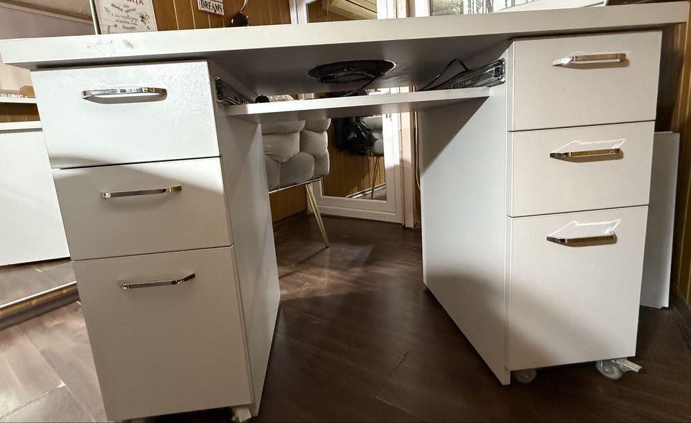 Vand masa manichiura cu aspirator incorporat