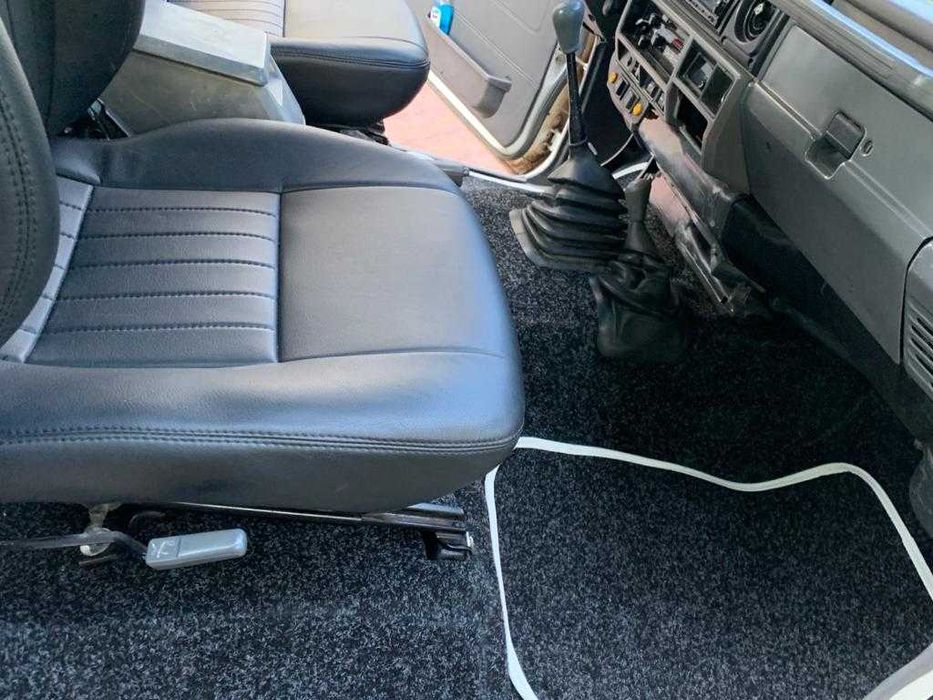 •Toyota Land Cruiser J70 2.5 turbo diesel 4x4 utilitara