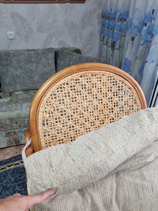 Кресло качалка из натурального ротанга