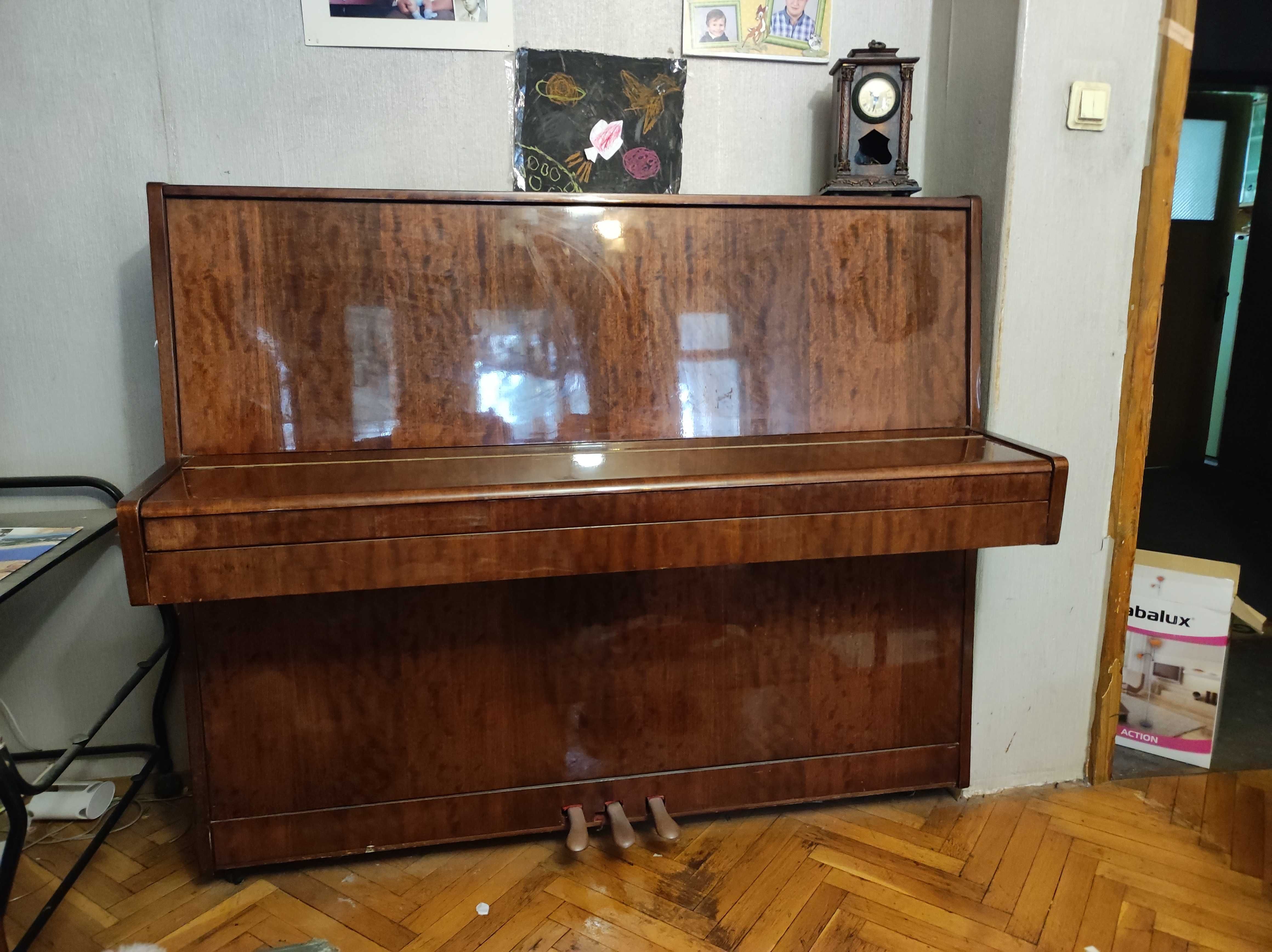 Продавам пиано "Беларус"