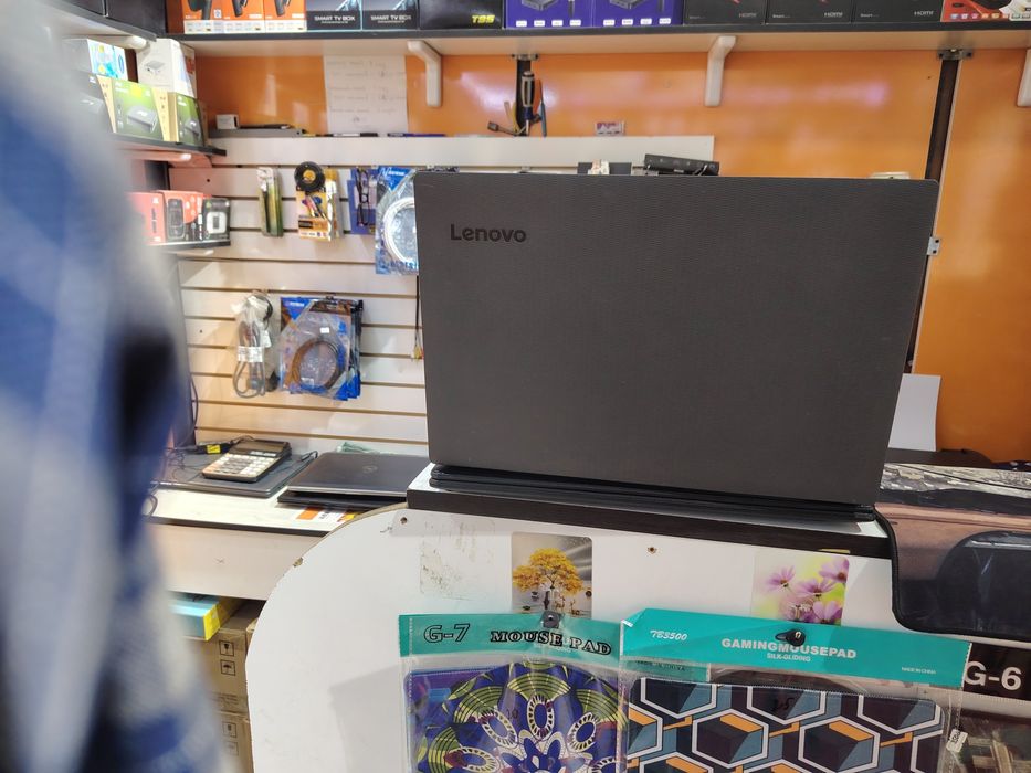 Noutbuk sotiladi Lenovo