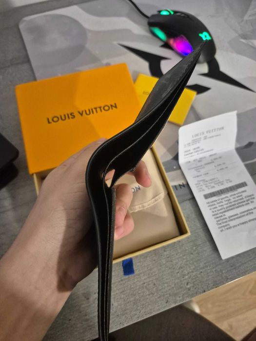 Portofel Louis Vuitton Monogram Eclipse –autentic, în stare impecabilă