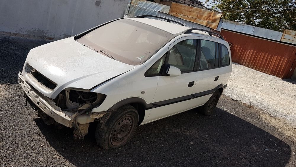 Продавам Опел зафира на части