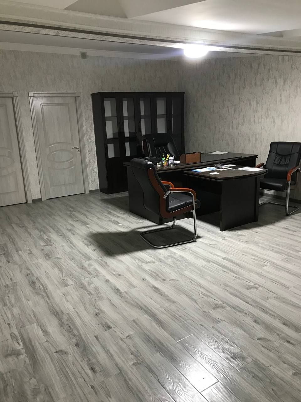 Ofisniy mebel sotiladi