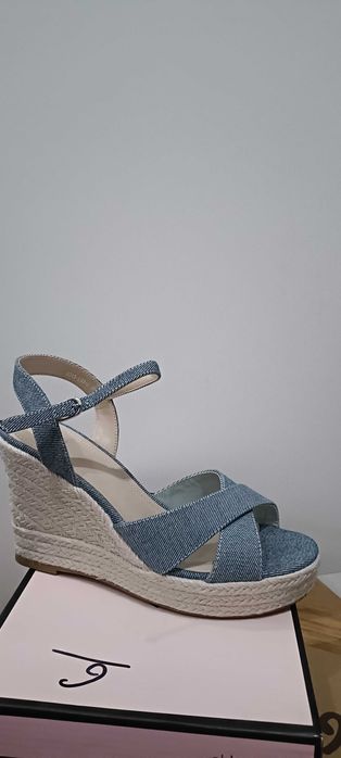 Босоножки Новые 38.5 разм