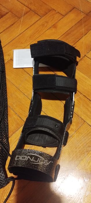 Orteza genunchi Donjoy Armor Fourcepoint