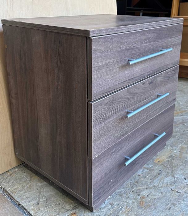 Comoda cu 3 sertare; Mic Dulap cu spatii de depozitare; Noptiera