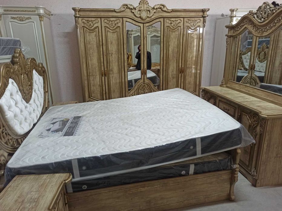 Спальный гарнитур