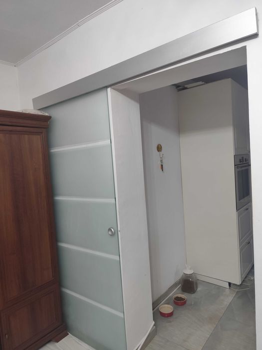 Ușa culisantă sticlă