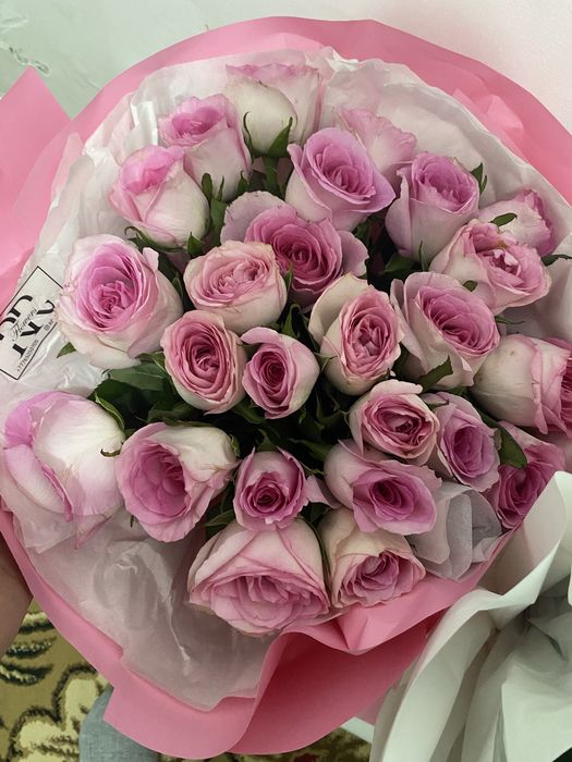 Цветы розы( компактный букет) нежный и свежий