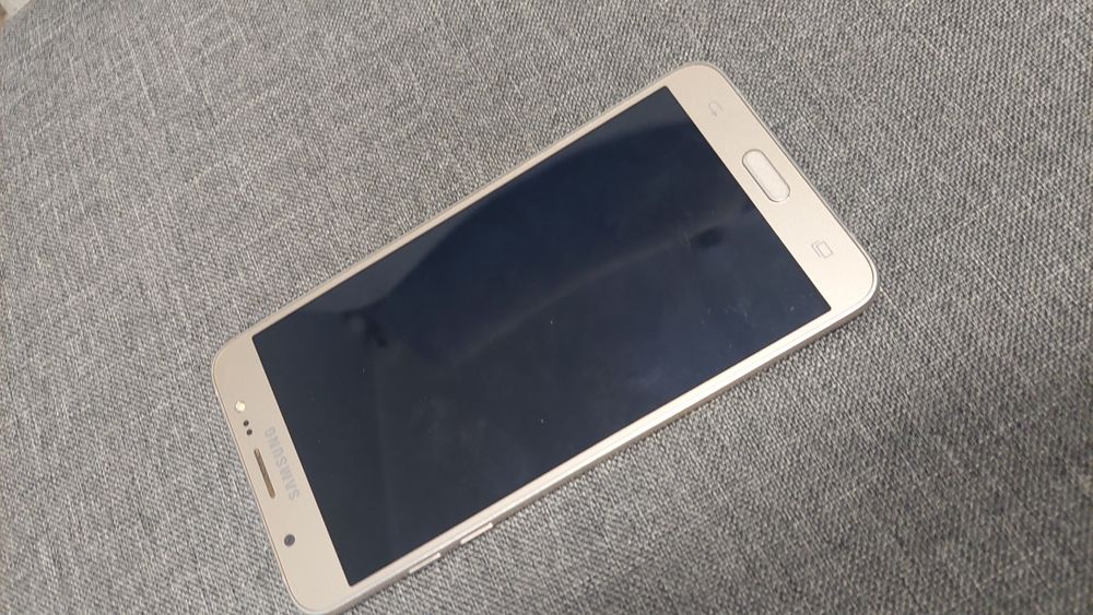 Samsung  J7  2016
Samsung  J7  2016