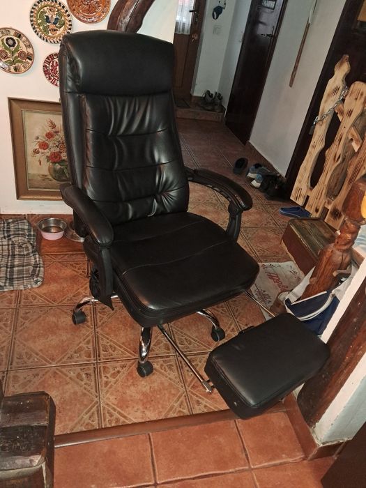 Vând scaun birou din piele cu masaj