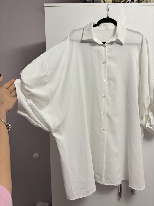 Еднакви ризи-черна, бяла и синя