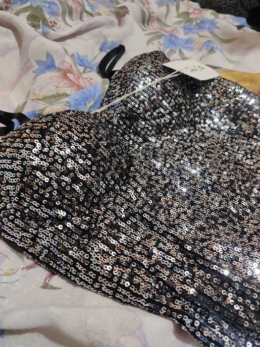 Сребърна рокля с пайети