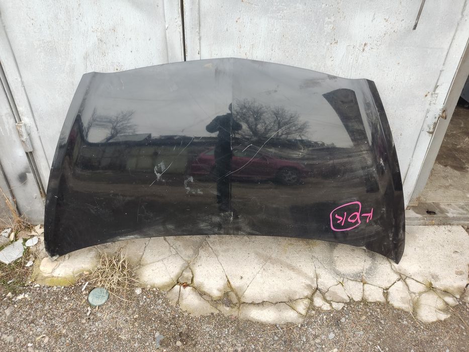 Капот Honda Fit .