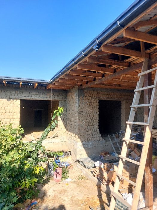 uy uchastka sotiladi sogdiana bovligdan ichkarida