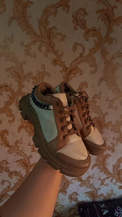 Ботинки спортивные женские