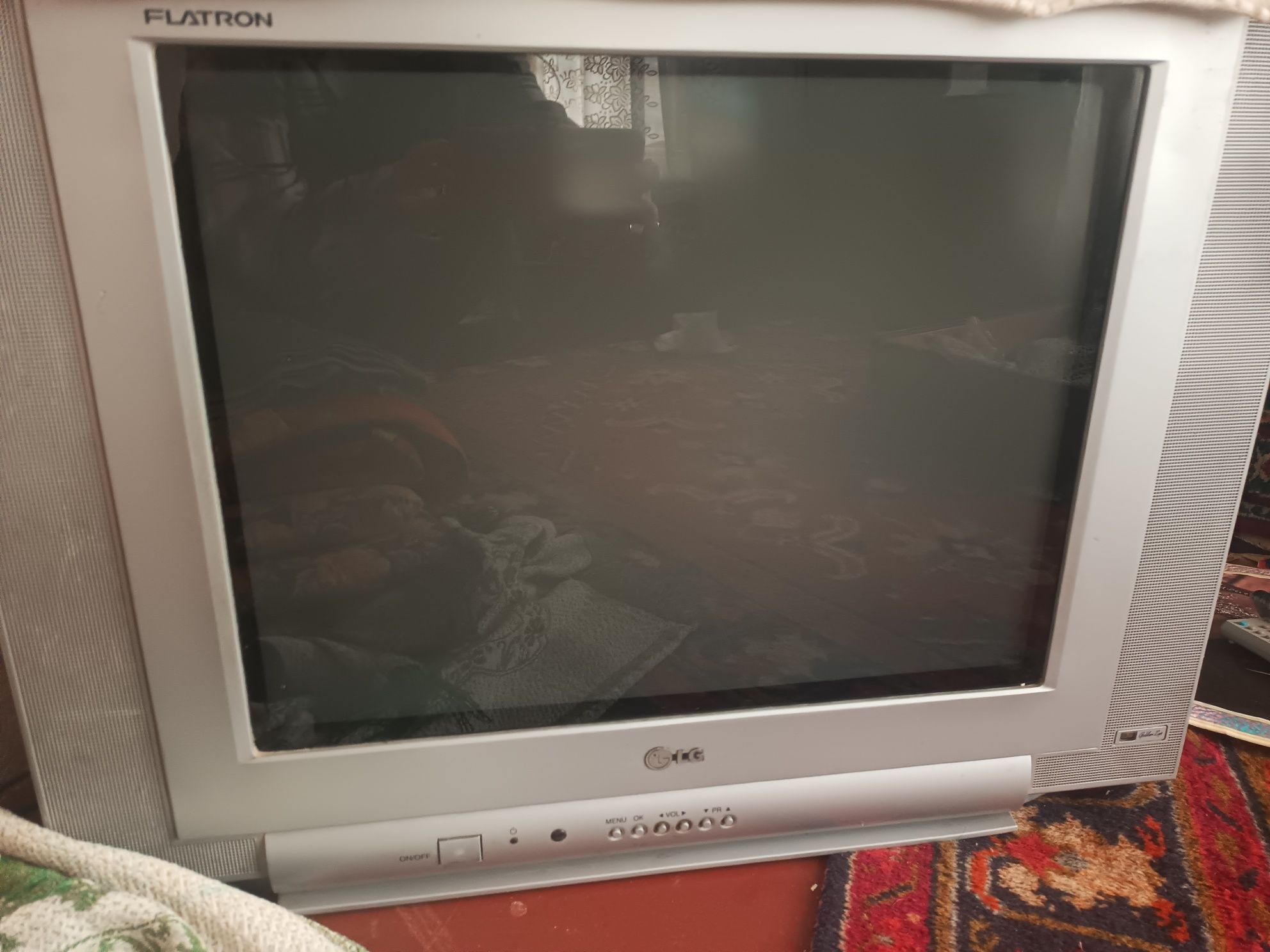 Продаётся телевизор. В хорошем состоянии. 150 тысяч сум