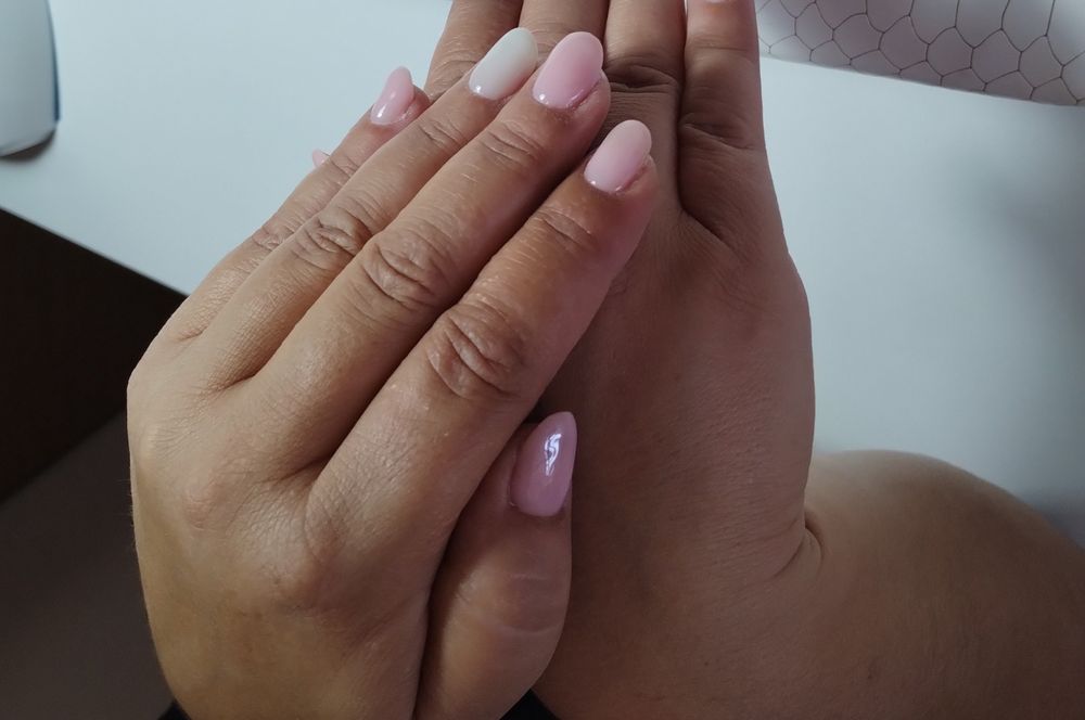 Unghii cu gel / oja semipermanenta