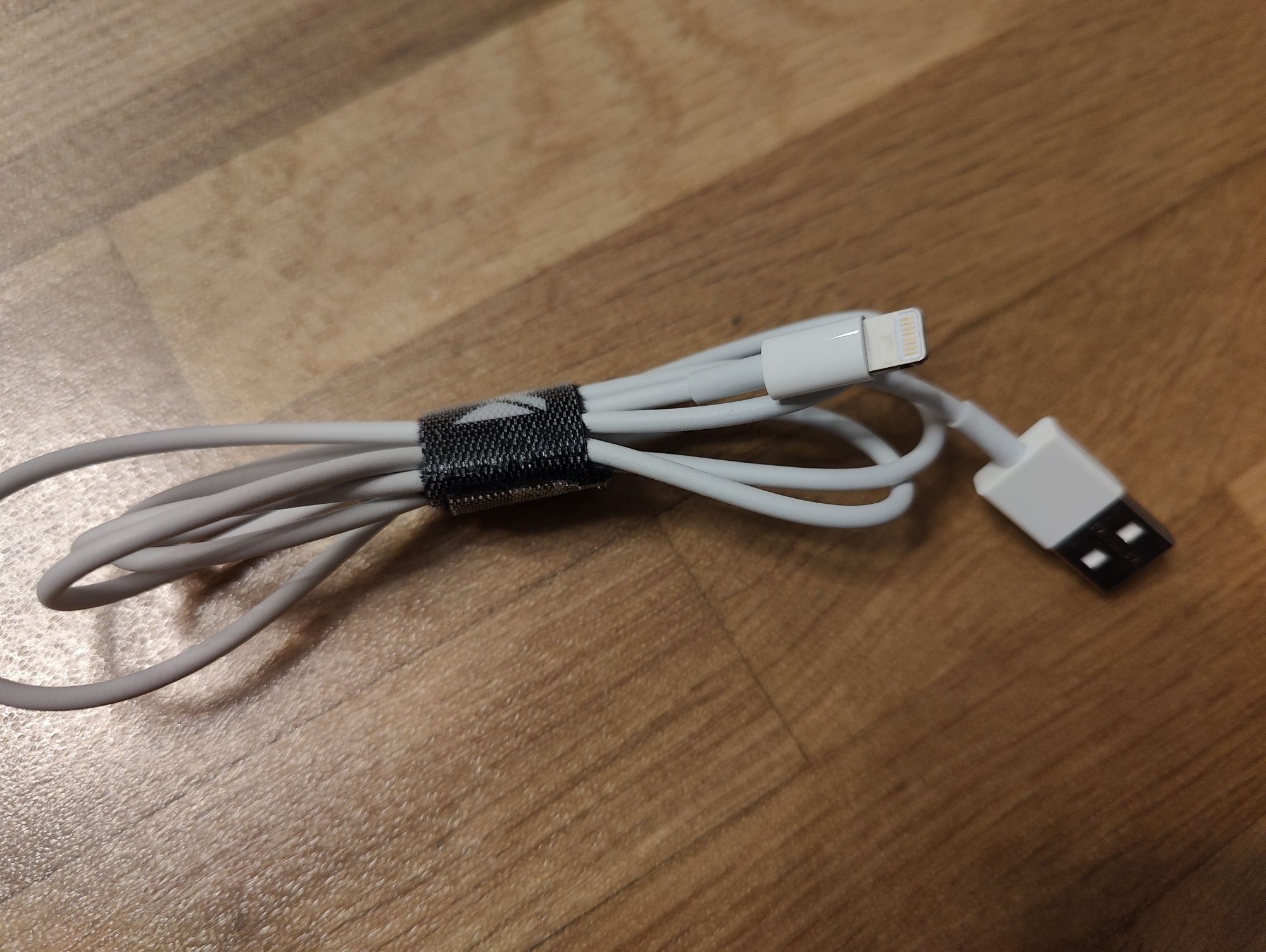 Vând cablu original Apple USB lightning nou