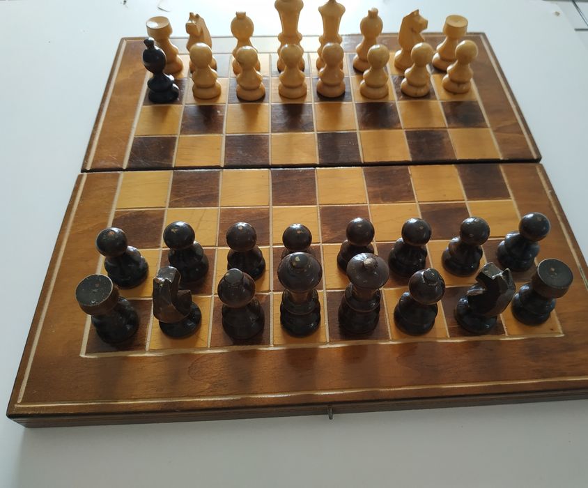 Joc Șah - 26,5 x 26.5 cm, șah din lemn masiv, maro-bej